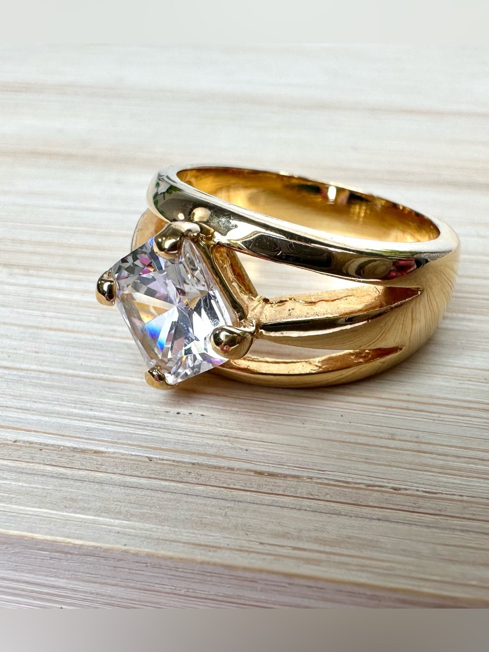 💛Vintage Avon “Princess Style” Ring Gold Plated with CZ Stone